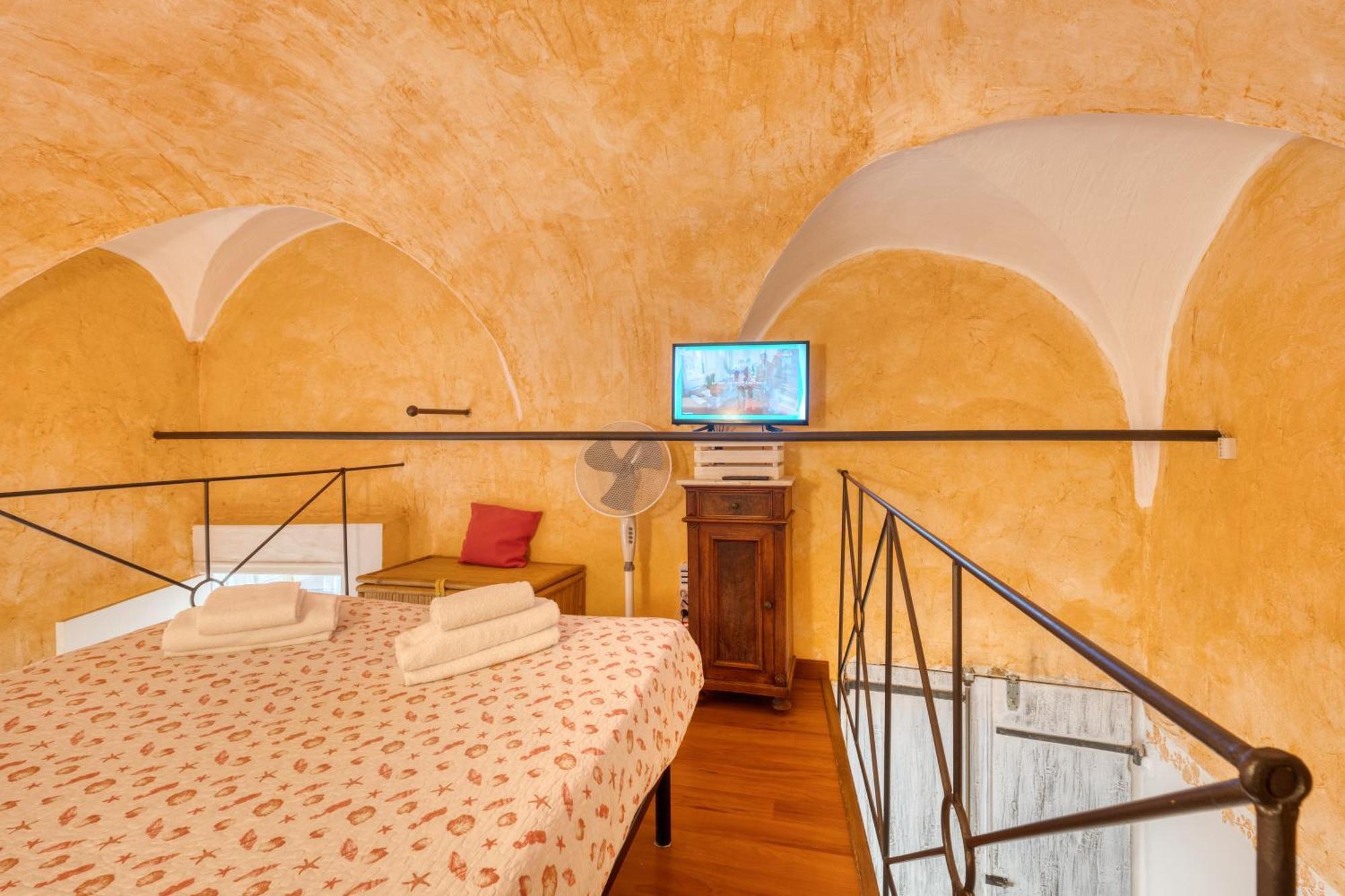 Mini Accommodation In Sanremo Liguria Bagian luar foto